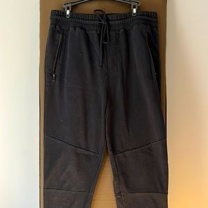 Rue21 black mens zipper pocket joggers. Size L —Used in okay condition